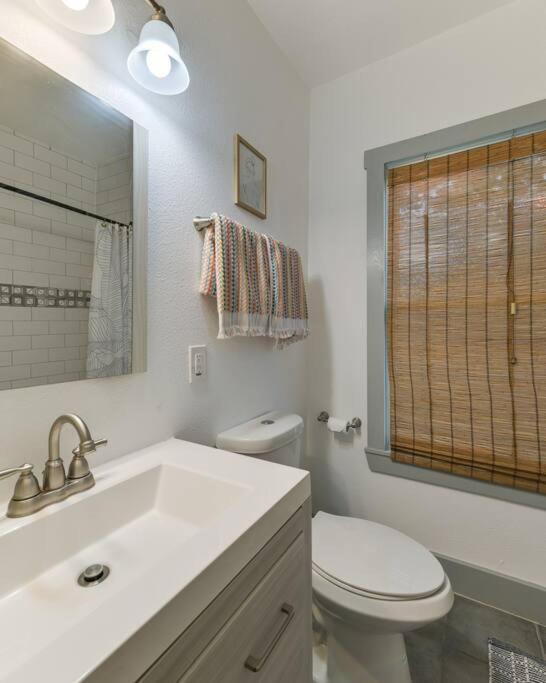 La Casa Azul • 5 Minutes From The Pearl!
